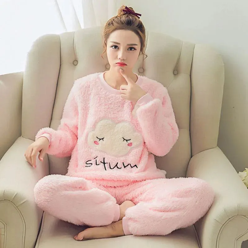 Trendy Women's Velvet Fleece Pajama Set - Cozy Sleepwear with Stripes